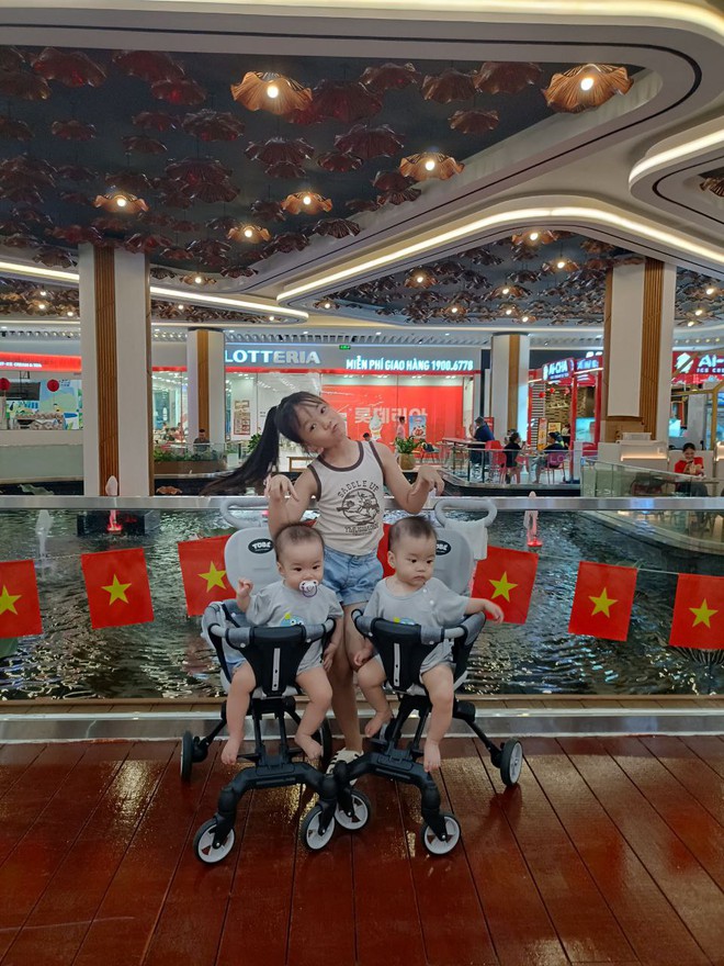 Review xe đẩy gấp gọn nhà Tobé của mẹ bỉm có 2 bạn nhỏ sinh đôi: Tính ứng dụng cao, dùng được từ trong nhà ra đến ngoài đường- Ảnh 13.