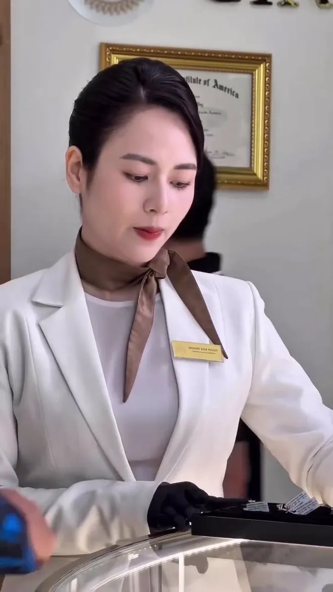 Phim Việt giờ v&agrave;ng c&oacute; d&agrave;n mỹ nh&acirc;n đẹp bất bại l&uacute;c n&agrave;y: Diễn vi&ecirc;n lớn tuổi nhất l&agrave; người sang nhất!- Ảnh 9.