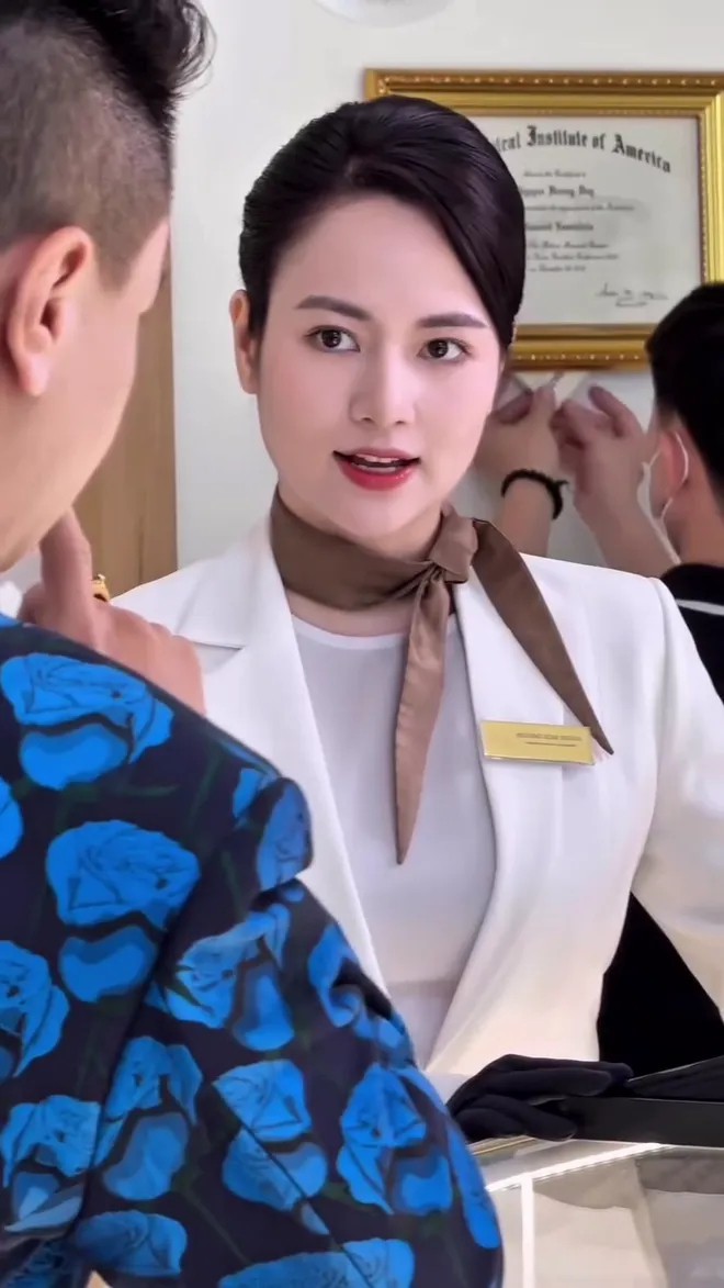 Phim Việt giờ v&agrave;ng c&oacute; d&agrave;n mỹ nh&acirc;n đẹp bất bại l&uacute;c n&agrave;y: Diễn vi&ecirc;n lớn tuổi nhất l&agrave; người sang nhất!- Ảnh 10.