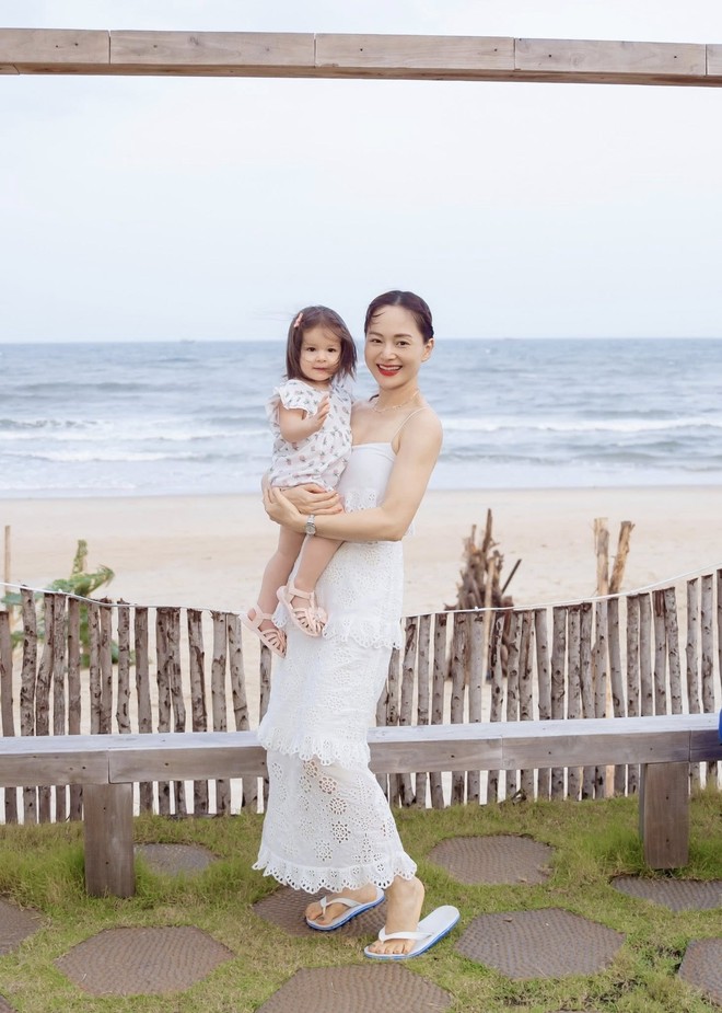 Lan Phương hậu ly hôn chồng Tây: "Không suy nghĩ nhiều, sống cách biệt với mọi thứ, chỉ có mình và 2 con"- Ảnh 5. Lan Phương hậu ly hôn chồng Tây: "Không suy nghĩ nhiều, sống cách biệt với mọi thứ, chỉ có mình và 2 con"- Ảnh 5.
