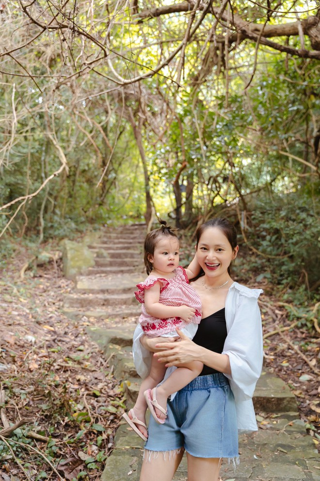 Lan Phương hậu ly hôn chồng Tây: "Không suy nghĩ nhiều, sống cách biệt với mọi thứ, chỉ có mình và 2 con"- Ảnh 6. Lan Phương hậu ly hôn chồng Tây: "Không suy nghĩ nhiều, sống cách biệt với mọi thứ, chỉ có mình và 2 con"- Ảnh 6.
