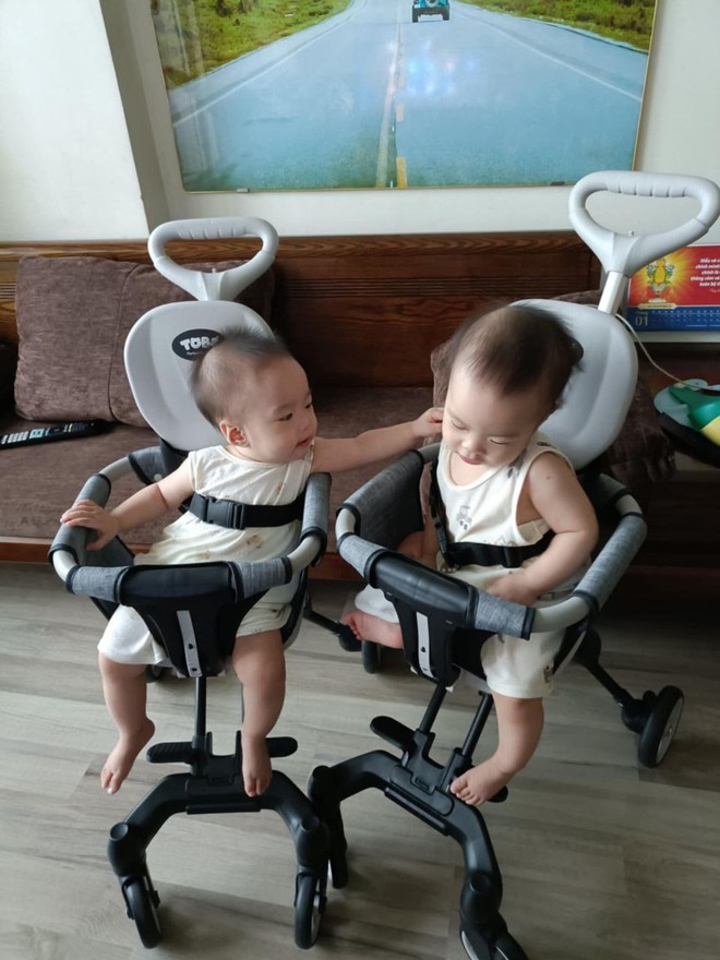 Review xe đẩy gấp gọn nhà Tobé của mẹ bỉm có 2 bạn nhỏ sinh đôi: Tính ứng dụng cao, dùng được từ trong nhà ra đến ngoài đường- Ảnh 6.