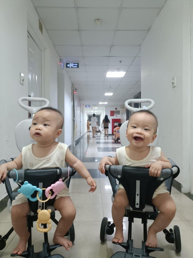 Review xe đẩy gấp gọn nhà Tobé của mẹ bỉm có 2 bạn nhỏ sinh đôi: Tính ứng dụng cao, dùng được từ trong nhà ra đến ngoài đường- Ảnh 10.