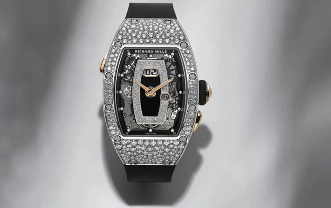 Nhẫn đính hôn 130 tỷ của Ronaldo cũng sốc, nhưng BST đồng hồ của vợ tương lai mới là "next level"- Ảnh 4.