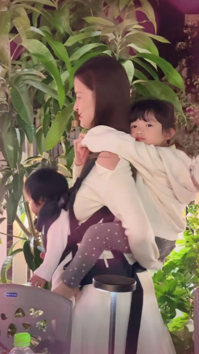 Clip 25 giây siêu chữa lành của 3 mẹ con Đông Nhi: Đây là khoảnh khắc mà người phụ nữ đẹp hơn bao giờ hết!- Ảnh 4.