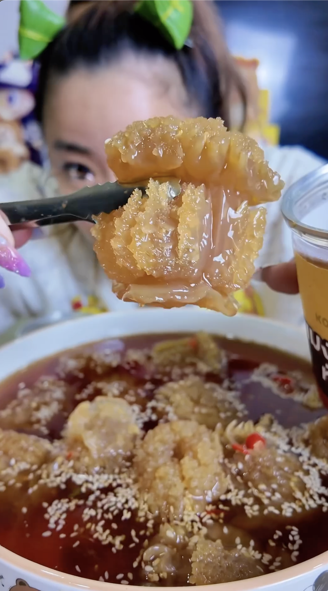 Bỏ ra 8 triệu chỉ để ăn vài miếng sứa đầu đạn đang hot: Vừa đắt mà lại chả có vị gì đặc biệt!- Ảnh 1.