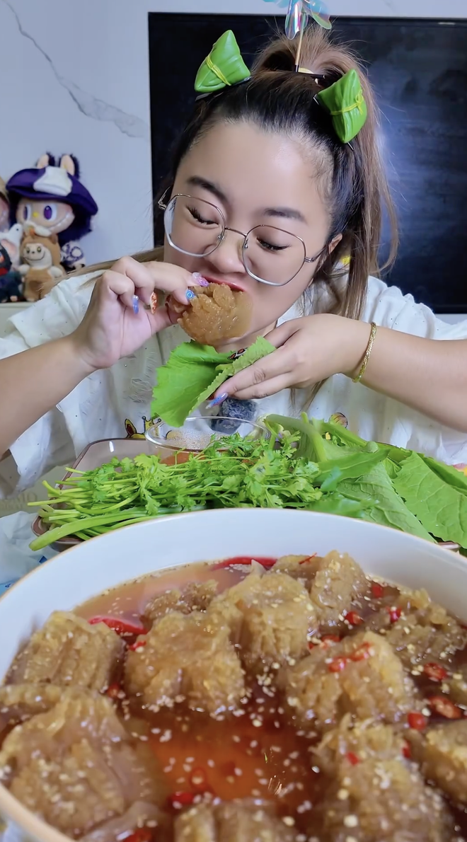 Bỏ ra 8 triệu chỉ để ăn vài miếng sứa đầu đạn đang hot: Vừa đắt mà lại chả có vị gì đặc biệt!- Ảnh 3.