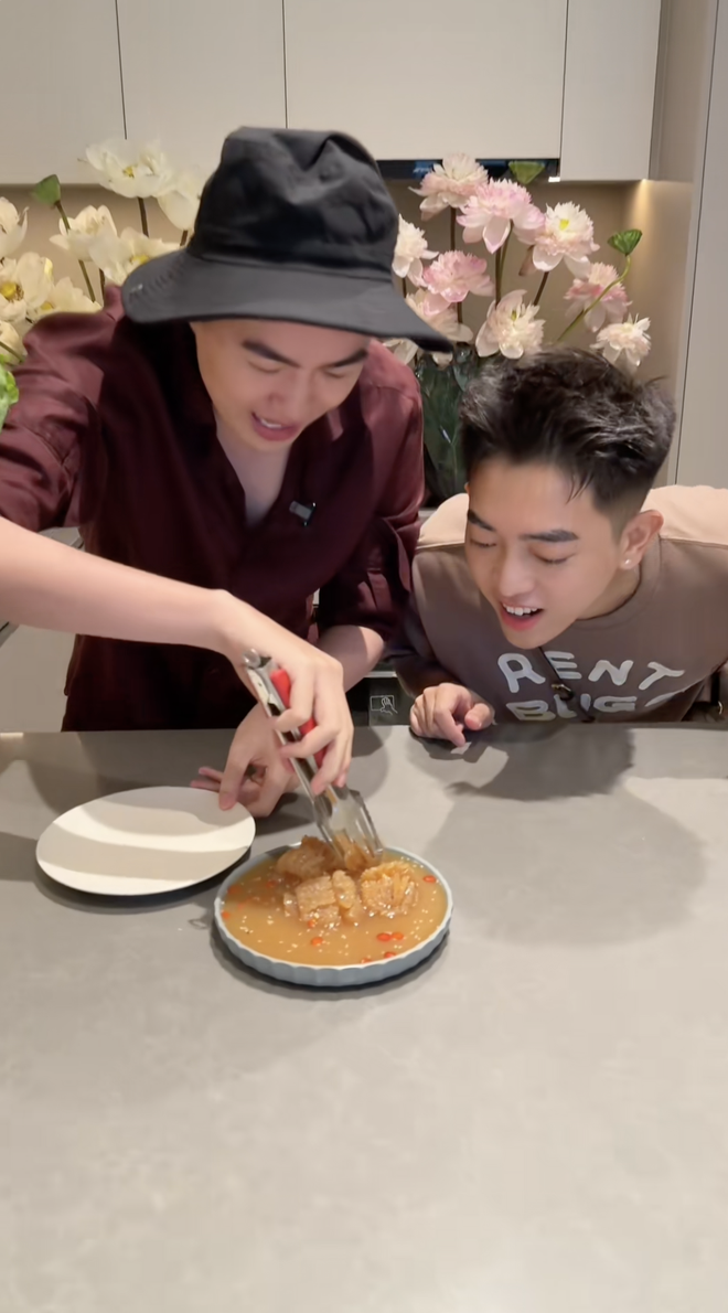 Bỏ ra 8 triệu chỉ để ăn vài miếng sứa đầu đạn đang hot: Vừa đắt mà lại chả có vị gì đặc biệt!- Ảnh 5.