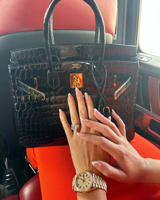 Nhẫn đính hôn 130 tỷ của Ronaldo cũng sốc, nhưng BST đồng hồ của vợ tương lai mới là "next level"- Ảnh 14.