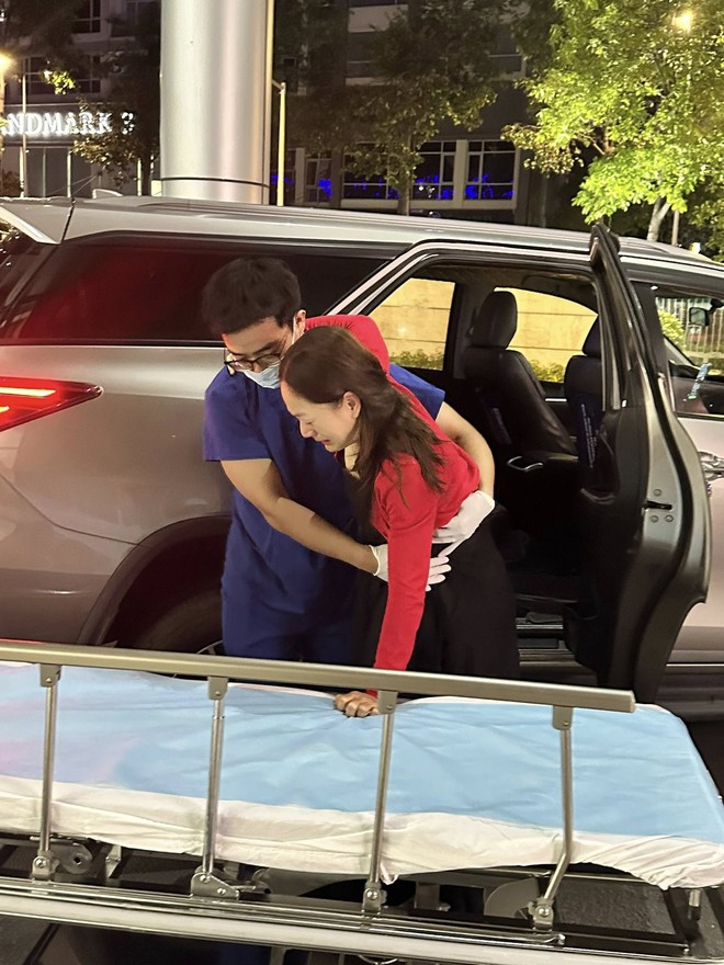 Lộ hình ảnh diễn viên Lan Phương phải nhập viện cấp cứu, đau đớn không thể tự đi- Ảnh 1. Lộ hình ảnh diễn viên Lan Phương phải nhập viện cấp cứu, đau đớn không thể tự đi- Ảnh 1.
