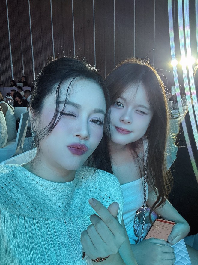 Giật mình với visual của bé Su - con gái lớn nhà hot mom Hằng Túi: 2 mẹ con đứng chung khung hình là dân tình muốn 