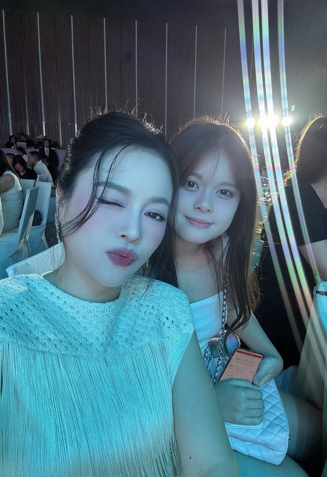 Giật mình với visual của bé Su - con gái lớn nhà hot mom Hằng Túi: 2 mẹ con đứng chung khung hình là dân tình muốn 