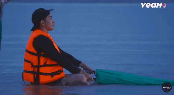 'Gia đình Haha' tập 10: Cười nghiêng ngả với 'vũ điệu cào nghêu', Ái Phương thu hoạch đầy tay, Duy Khánh liều mình 'còn nước còn tát'- Ảnh 15. 'Gia đình Haha' tập 10: Cười nghiêng ngả với 'vũ điệu cào nghêu', Ái Phương thu hoạch đầy tay, Duy Khánh liều mình 'còn nước còn tát'- Ảnh 15.