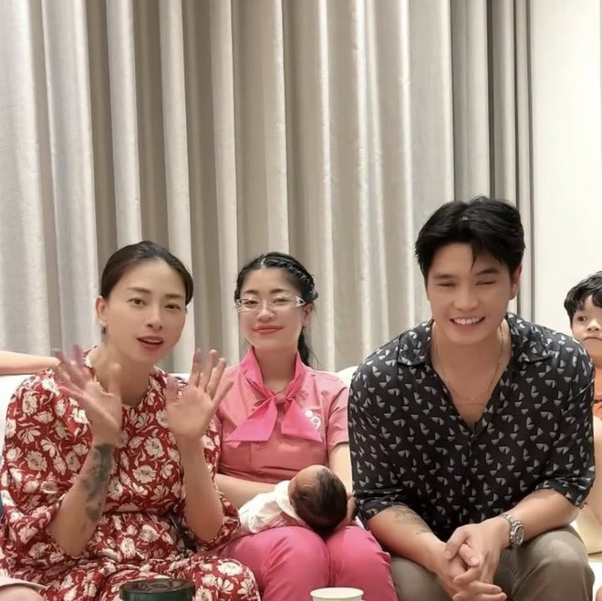 Chỉ vì cái bình sữa mà Ngô Thanh Vân bị "hội mẹ chồng online" soi mói đến mức hot mom Helen Nguyễn phải lên tiếng- Ảnh 3.