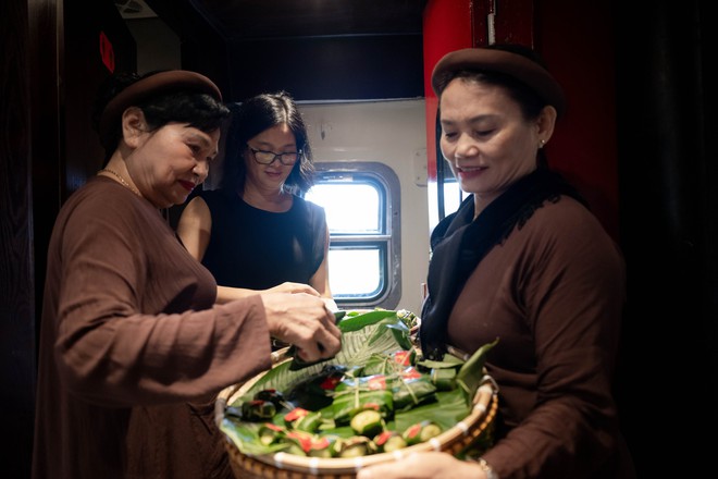 Chính thức ra mắt đoàn tàu 2 tầng "Hà Nội 5 cửa ô": Lần đầu tiên hành khách có thể vừa đi tàu vừa nghe hát xẩm!- Ảnh 20. Chính thức ra mắt đoàn tàu 2 tầng "Hà Nội 5 cửa ô": Lần đầu tiên hành khách có thể vừa đi tàu vừa nghe hát xẩm!- Ảnh 20.