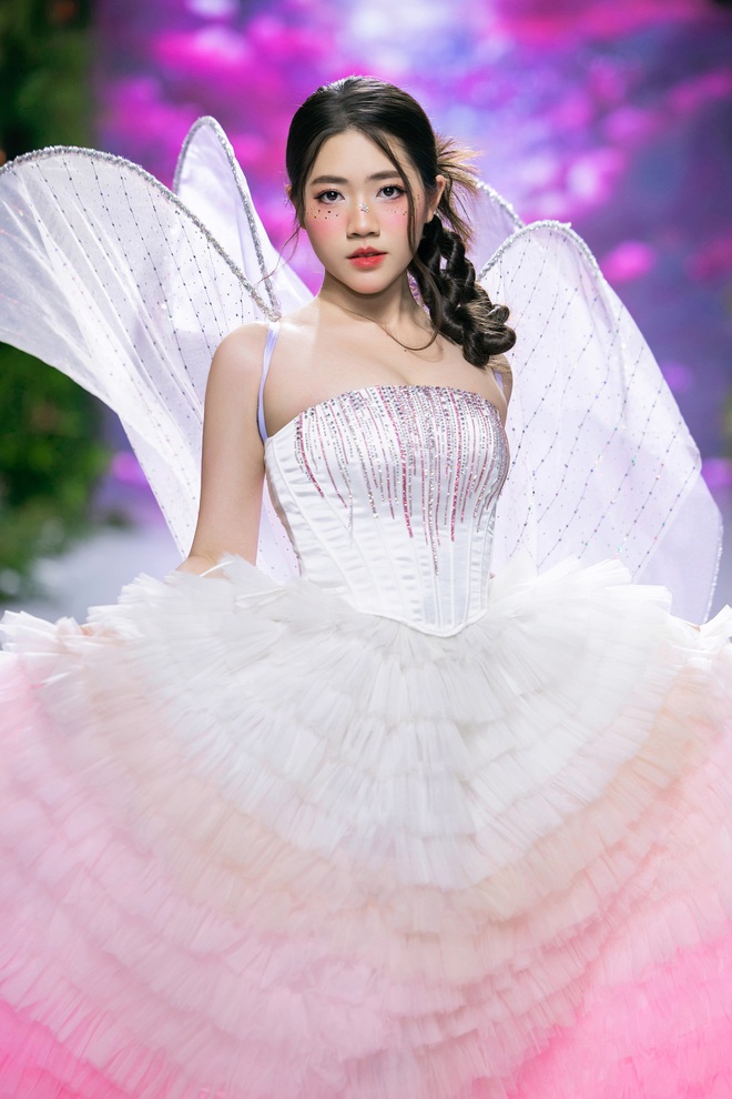 Người mẫu Mina Lê nhận được nhiều lời khen khi trình diễn thời trang- Ảnh 2. Người mẫu Mina Lê nhận được nhiều lời khen khi trình diễn thời trang- Ảnh 2.