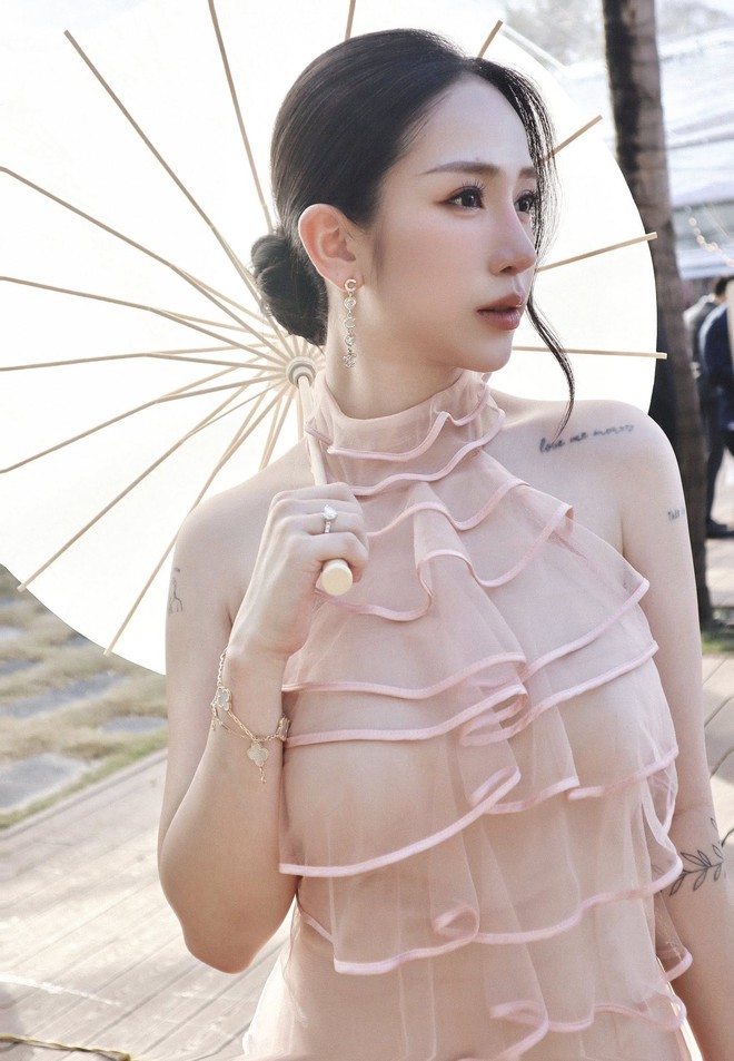 Cận cảnh nhan sắc của mẹ 4 con Joyce Phạm ở tuổi 26, mới sinh xong mà xinh đẹp cỡ này thì "hợp đẻ" quá rồi- Ảnh 2. Cận cảnh nhan sắc của mẹ 4 con Joyce Phạm ở tuổi 26, mới sinh xong mà xinh đẹp cỡ này thì "hợp đẻ" quá rồi- Ảnh 2.
