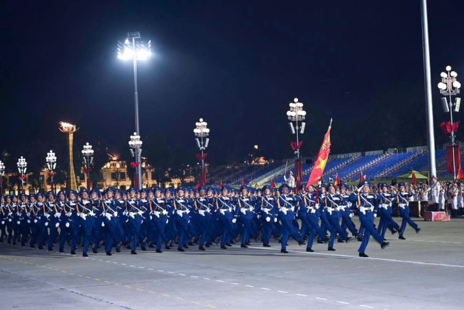 Lực lượng đại diện Cảnh sát biển Việt Nam tham gia tổng hợp luyện diễu binh, diễu hành tại Quảng trường Ba Đình- Ảnh 16. Lực lượng đại diện Cảnh sát biển Việt Nam tham gia tổng hợp luyện diễu binh, diễu hành tại Quảng trường Ba Đình- Ảnh 16.