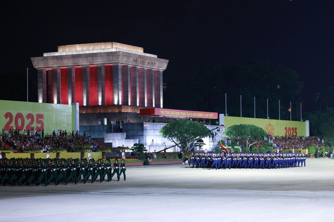 Lực lượng đại diện Cảnh sát biển Việt Nam tham gia tổng hợp luyện diễu binh, diễu hành tại Quảng trường Ba Đình- Ảnh 18. Lực lượng đại diện Cảnh sát biển Việt Nam tham gia tổng hợp luyện diễu binh, diễu hành tại Quảng trường Ba Đình- Ảnh 18.