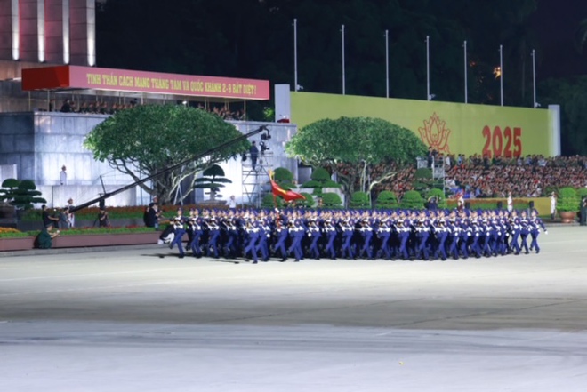 Lực lượng đại diện Cảnh sát biển Việt Nam tham gia tổng hợp luyện diễu binh, diễu hành tại Quảng trường Ba Đình- Ảnh 17. Lực lượng đại diện Cảnh sát biển Việt Nam tham gia tổng hợp luyện diễu binh, diễu hành tại Quảng trường Ba Đình- Ảnh 17.