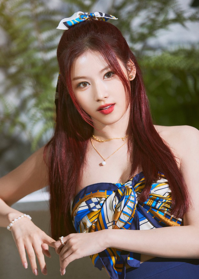 Lisa (BLACKPINK) vướng tranh c&atilde;i l&agrave;m "tr&agrave; xanh", lợi dụng quay MV để th&acirc;n mật bạn diễn- Ảnh 6.