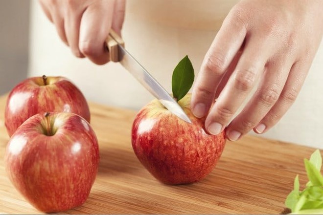 Một hộp hoa quả cắt sẵn có bao nhiêu rủi ro vệ sinh? Nếu bạn vẫn muốn ăn thì hãy ghi nhớ 4 điều khi mua- Ảnh 2. Một hộp hoa quả cắt sẵn có bao nhiêu rủi ro vệ sinh? Nếu bạn vẫn muốn ăn thì hãy ghi nhớ 4 điều khi mua- Ảnh 2.