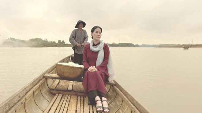 Nữ diễn viên 47 tuổi mặc áo dài quá đẹp trong Mưa Đỏ, đơn giản nhưng đầy cảm xúc- Ảnh 19. Nữ diễn viên 47 tuổi mặc áo dài quá đẹp trong Mưa Đỏ, đơn giản nhưng đầy cảm xúc- Ảnh 19.