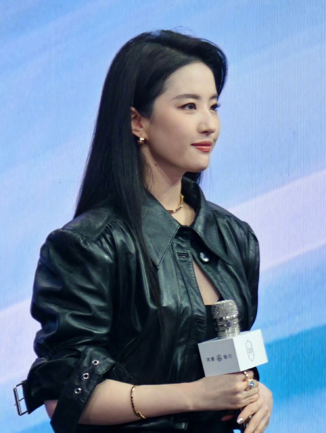 Lưu Diệc Phi lộ diện hậu drama quậy nát Bạch Ngọc Lan: Visual càng soi cận càng thấy khó tin, nửa showbiz có thái độ gây bất ngờ!- Ảnh 7.