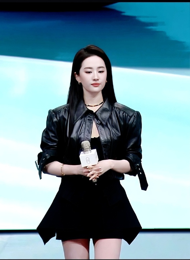 Lưu Diệc Phi lộ diện hậu drama quậy nát Bạch Ngọc Lan: Visual càng soi cận càng thấy khó tin, nửa showbiz có thái độ gây bất ngờ!- Ảnh 6.