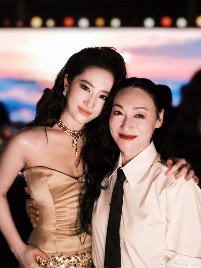 Lưu Diệc Phi lộ diện hậu drama quậy nát Bạch Ngọc Lan: Visual càng soi cận càng thấy khó tin, nửa showbiz có thái độ gây bất ngờ!- Ảnh 13.