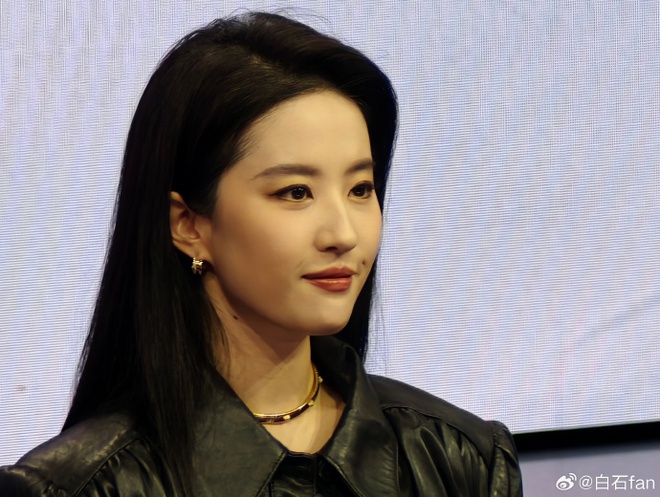 Lưu Diệc Phi lộ diện hậu drama quậy nát Bạch Ngọc Lan: Visual càng soi cận càng thấy khó tin, nửa showbiz có thái độ gây bất ngờ!- Ảnh 4.