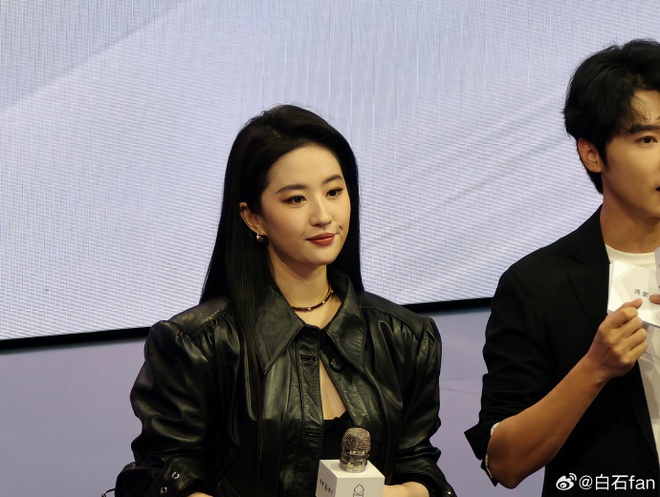 Lưu Diệc Phi lộ diện hậu drama quậy nát Bạch Ngọc Lan: Visual càng soi cận càng thấy khó tin, nửa showbiz có thái độ gây bất ngờ!- Ảnh 2.