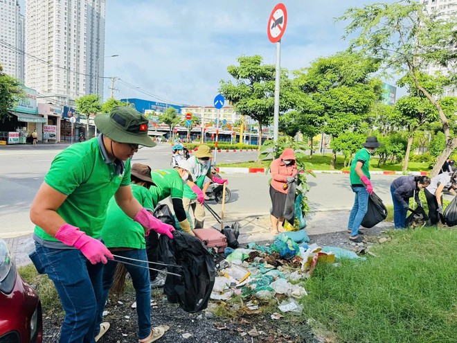 Thanh niên thành phố Hồ Chí Minh đồng loạt ra quân Ngày Chủ nhật xanh lần thứ 160 - năm 2025- Ảnh 6. Thanh niên thành phố Hồ Chí Minh đồng loạt ra quân Ngày Chủ nhật xanh lần thứ 160 - năm 2025- Ảnh 6.