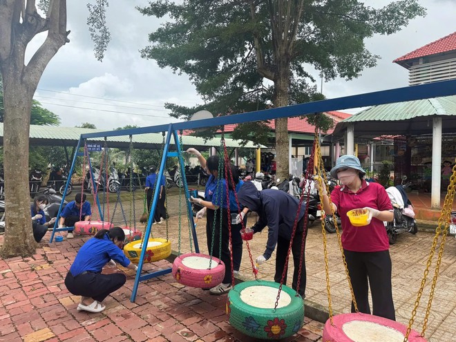 Thanh niên thành phố Hồ Chí Minh đồng loạt ra quân Ngày Chủ nhật xanh lần thứ 160 - năm 2025- Ảnh 1. Thanh niên thành phố Hồ Chí Minh đồng loạt ra quân Ngày Chủ nhật xanh lần thứ 160 - năm 2025- Ảnh 1.