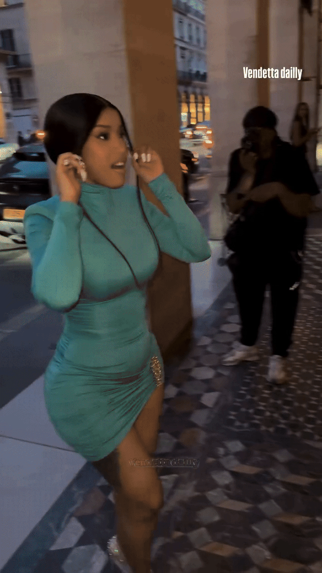 Cardi B xuất hiện với vòng 3 không hiểu nổi, dáng đi thấy đau dùm- Ảnh 1.