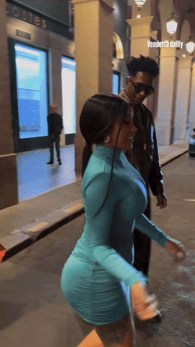 Cardi B xuất hiện với vòng 3 không hiểu nổi, dáng đi thấy đau dùm- Ảnh 2.