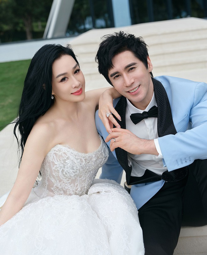 Mỹ nữ gốc Việt đẹp nhất châu Á từng có 2 đời chồng: Chi đậm làm 3 đám cưới rước "hồng hài nhi" kém 12 tuổi về dinh- Ảnh 9. Mỹ nữ gốc Việt đẹp nhất châu Á từng có 2 đời chồng: Chi đậm làm 3 đám cưới rước "hồng hài nhi" kém 12 tuổi về dinh- Ảnh 9.