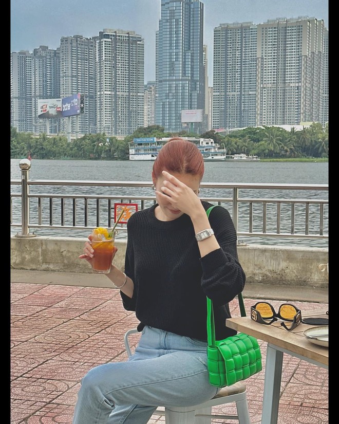 Nàng dâu của gia tộc giàu có bậc nhất Việt Nam dùng đồ hiệu ở một đẳng cấp khác- Ảnh 22. Nàng dâu của gia tộc giàu có bậc nhất Việt Nam dùng đồ hiệu ở một đẳng cấp khác- Ảnh 22.