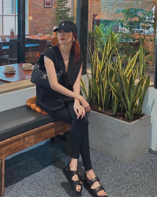 Nàng dâu của gia tộc giàu có bậc nhất Việt Nam dùng đồ hiệu ở một đẳng cấp khác- Ảnh 29. Nàng dâu của gia tộc giàu có bậc nhất Việt Nam dùng đồ hiệu ở một đẳng cấp khác- Ảnh 29.