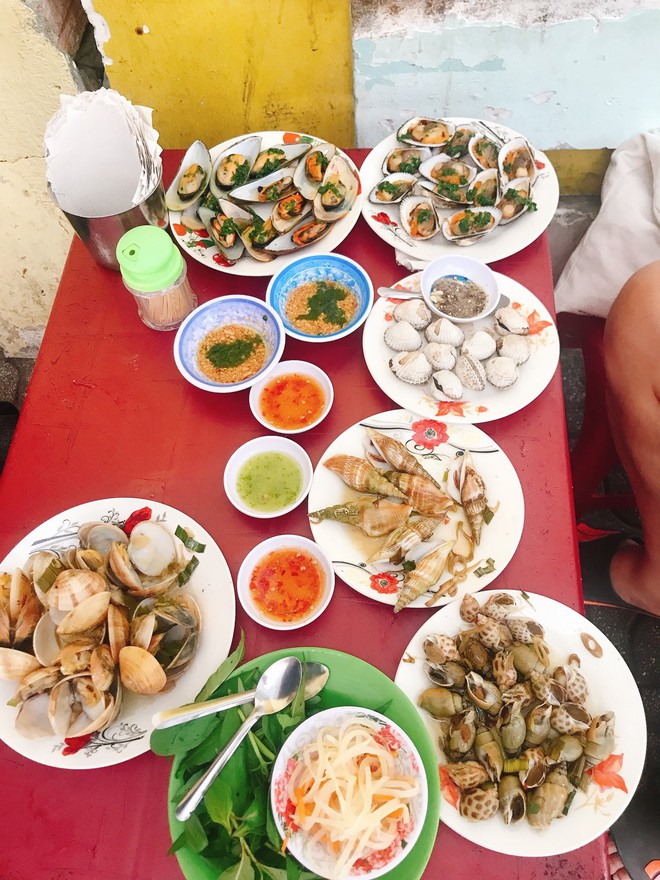 Chuyến xê dịch từ Hà Nội đến Tuy Hòa bằng tàu hỏa của 2 em bé: Đầy trải nghiệm mới mẻ, xinh xẻo và đáng nhớ- Ảnh 17.