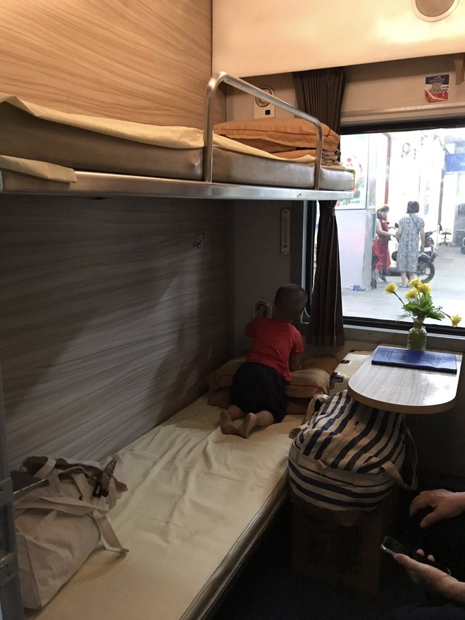 Chuyến xê dịch từ Hà Nội đến Tuy Hòa bằng tàu hỏa của 2 em bé: Đầy trải nghiệm mới mẻ, xinh xẻo và đáng nhớ- Ảnh 7.