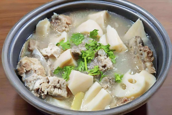 Khi nấu canh củ sen, 99% mọi người sai lầm vì thao tác này: Sửa ngay để món canh ngọt ngon mà không bị thâm đen- Ảnh 7. Khi nấu canh củ sen, 99% mọi người sai lầm vì thao tác này: Sửa ngay để món canh ngọt ngon mà không bị thâm đen- Ảnh 7.