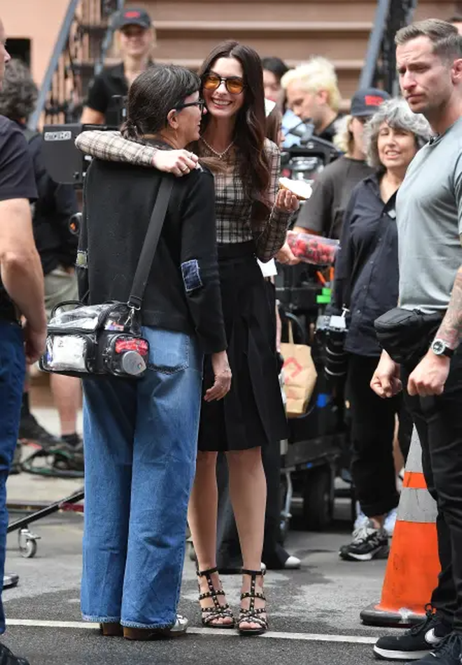 said-anne-hathaway-smile-falling-110179445-17563682866681809240298-1756372876451-17563728777581119675576.png