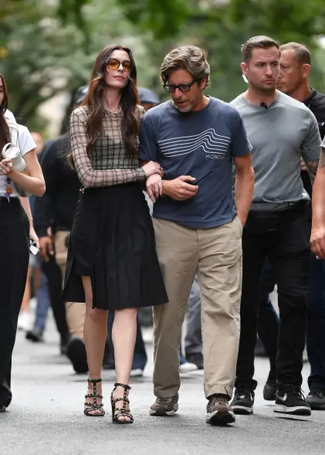 said-anne-hathaway-smile-falling-110179490-17563682867201833413661-1756372879442-1756372879855435082486.png