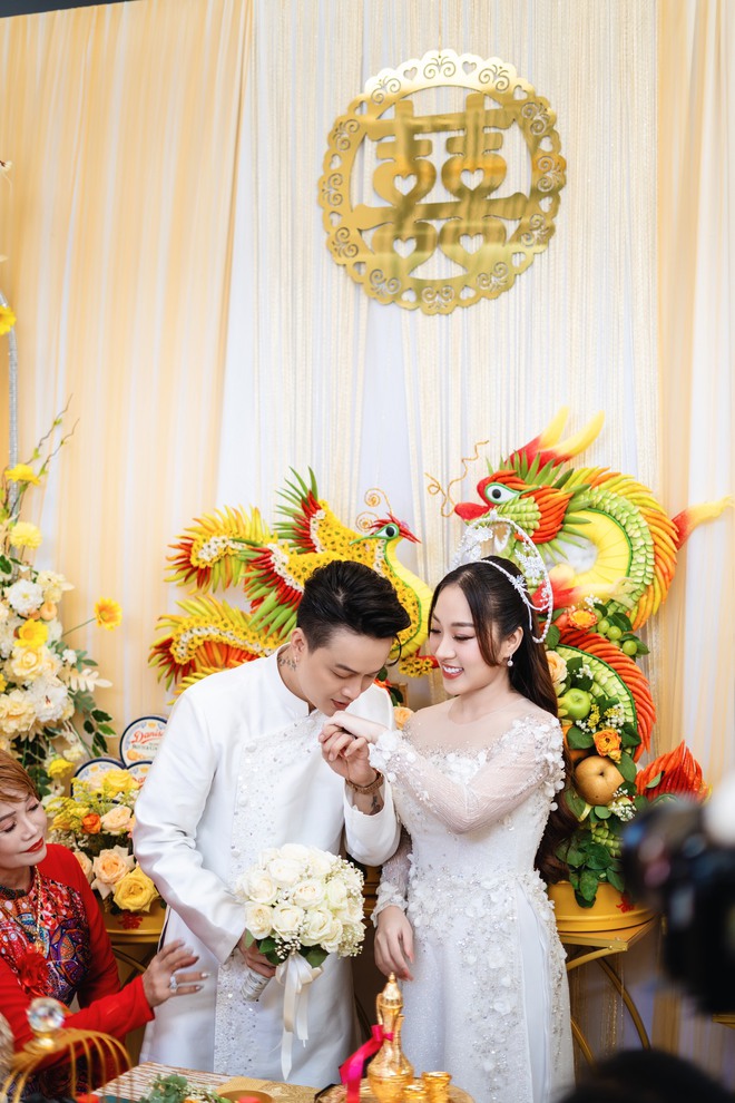 Sao Vbiz “hiện tượng miền Tây” ai cũng biết: Từng là “thảm hoạ” phải vừa diễn vừa khóc, nay thành "phú ông" bên vợ doanh nhân!- Ảnh 7. Sao Vbiz “hiện tượng miền Tây” ai cũng biết: Từng là “thảm hoạ” phải vừa diễn vừa khóc, nay thành "phú ông" bên vợ doanh nhân!- Ảnh 7.