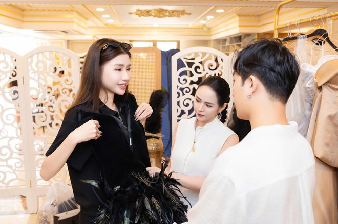 Không khí tất bật hậu trường trước giờ G của Vietnam Beauty Fashion Fest lần thứ 12- Ảnh 4. Không khí tất bật hậu trường trước giờ G của Vietnam Beauty Fashion Fest lần thứ 12- Ảnh 4.