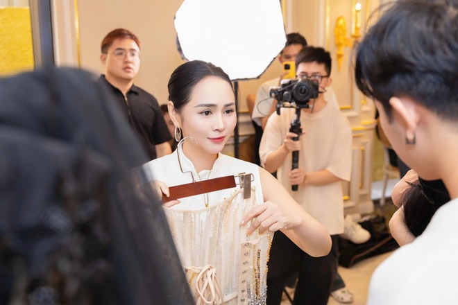 Không khí tất bật hậu trường trước giờ G của Vietnam Beauty Fashion Fest lần thứ 12- Ảnh 3. Không khí tất bật hậu trường trước giờ G của Vietnam Beauty Fashion Fest lần thứ 12- Ảnh 3.