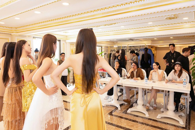 Không khí tất bật hậu trường trước giờ G của Vietnam Beauty Fashion Fest lần thứ 12- Ảnh 1. Không khí tất bật hậu trường trước giờ G của Vietnam Beauty Fashion Fest lần thứ 12- Ảnh 1.