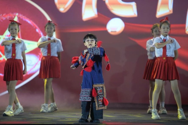 Thủ tướng: Triển lãm 80 năm tôn vinh lịch sử vẻ vang, lan tỏa lòng yêu nước, niềm tự hào, khát vọng vươn mình của dân tộc- Ảnh 14. Thủ tướng: Triển lãm 80 năm tôn vinh lịch sử vẻ vang, lan tỏa lòng yêu nước, niềm tự hào, khát vọng vươn mình của dân tộc- Ảnh 14.