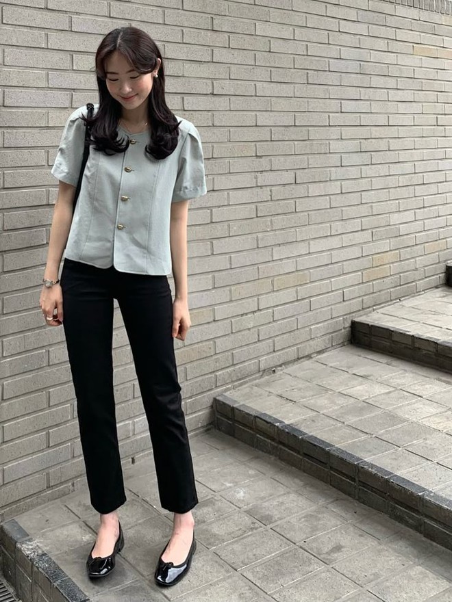 Chiếc quần phổ biến nơi công sở nhưng rất “hại” lich bong da truc tiep dáng của chị em sau 35- Ảnh 1.